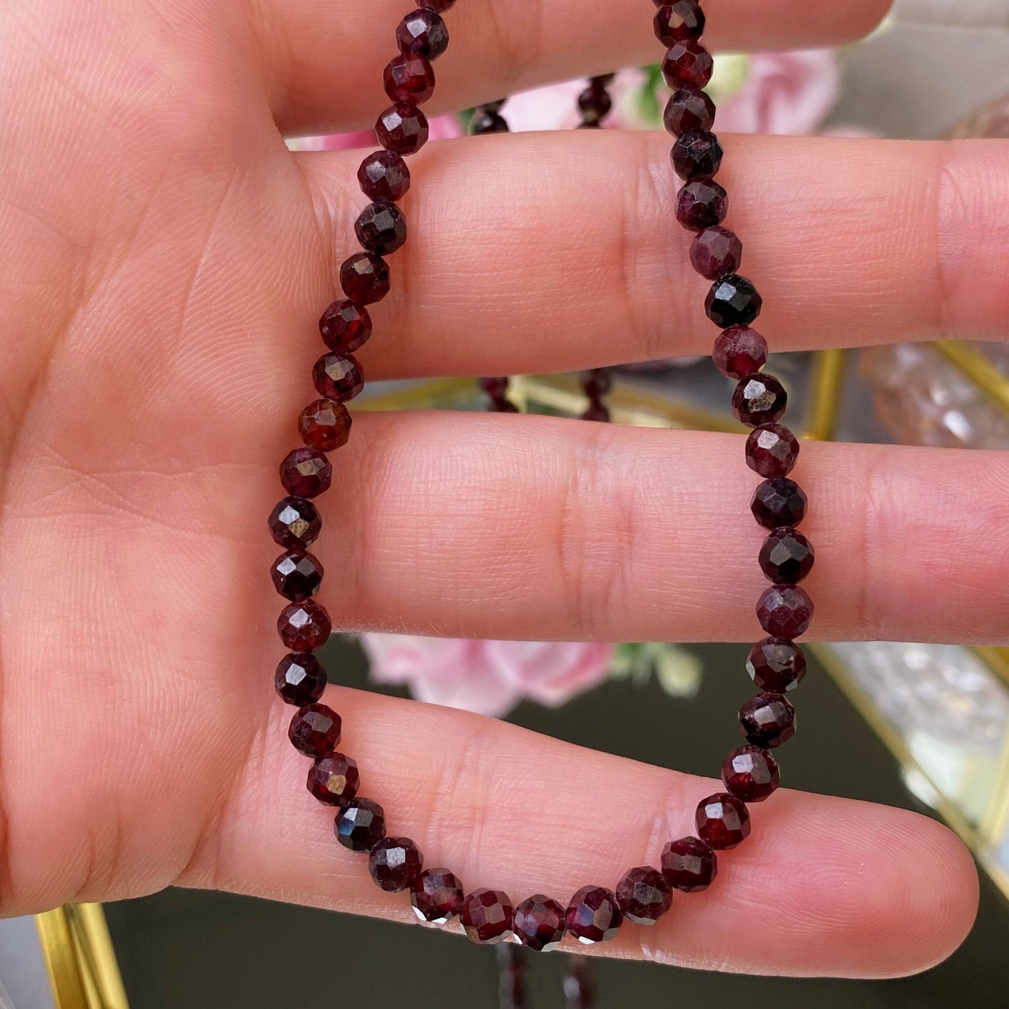 Garnet necklace (Garnet 4mm, polished shape, 41cm)